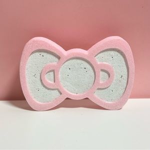 Y2K 2000s mcbling Sanrio hello kitty bow pin board